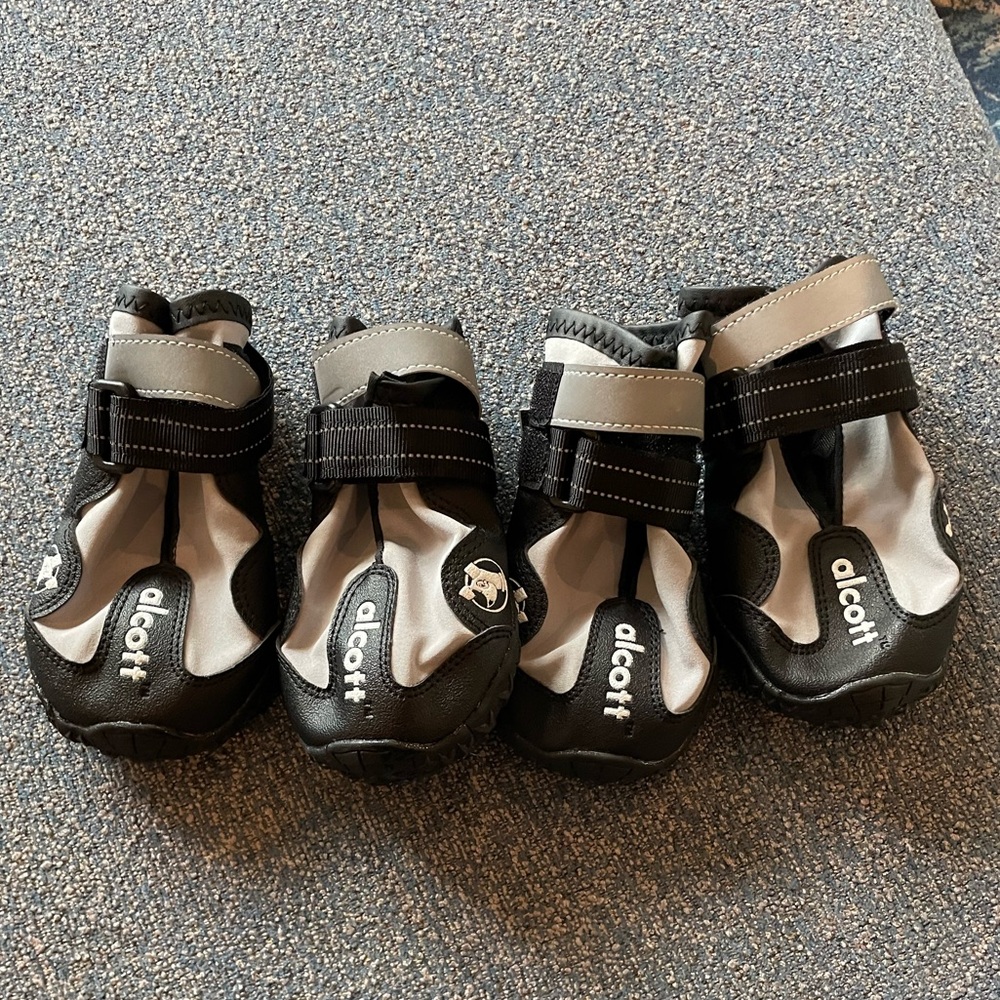 NWT DOG BOOTS